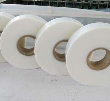 ผนังยับยับความร้อนแบบย่อยสลายทางชีวภาพ Roll PE Shrink Stretch Film สําหรับขวดแก้ว เครื่องดื่มเบียร์ น้ําดื่ม ผนังยับยับ