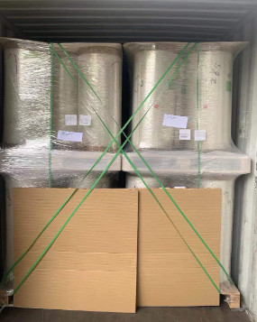 สีเหลือง PE หนาต่อความร้อน / LLDPE Stretch Film สําหรับบรรจุขวด / เครื่องดื่ม