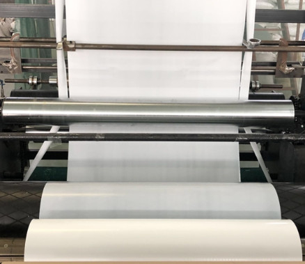 สีเหลือง PE หนาต่อความร้อน / LLDPE Stretch Film สําหรับบรรจุขวด / เครื่องดื่ม